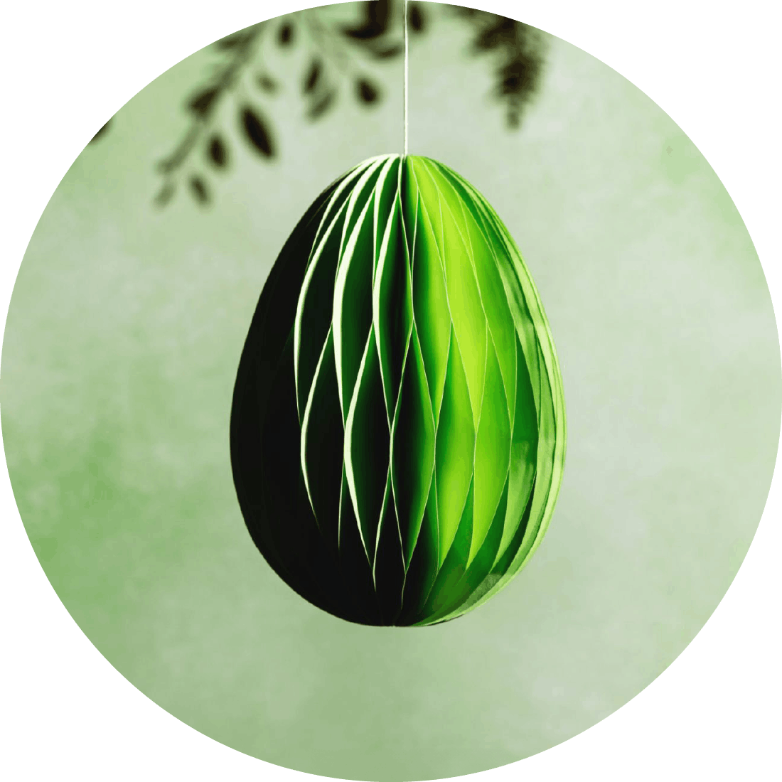 緑色の卵型オブジェのイメージ